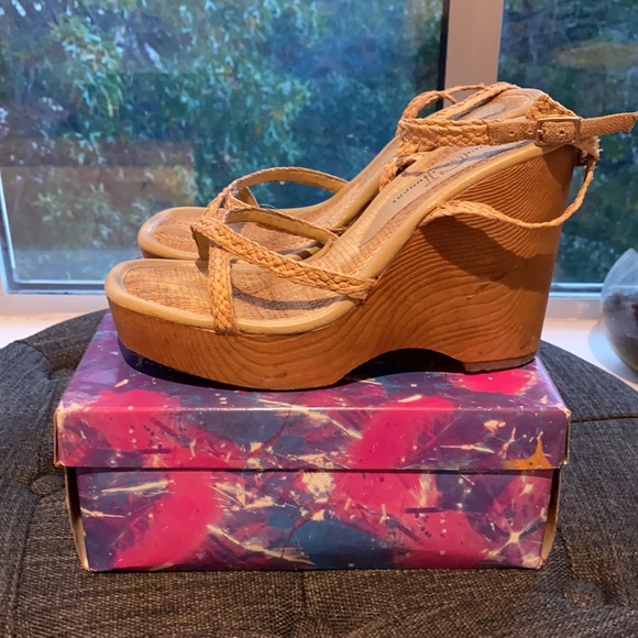 OMG!!! VINTAGE CHINESE LAUNDRY PLATFORM SANDALS - Picture 4 of 6